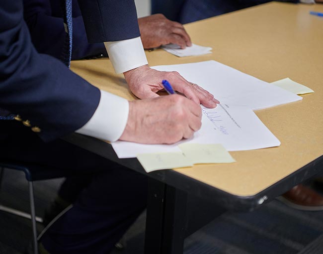 Signing the agreement